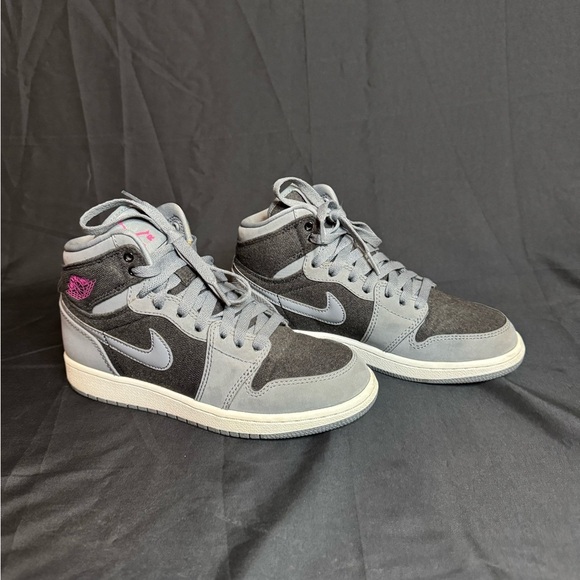 Jordan Kids Sneakers in Gray and Black with Pink Details - Picture 10 of 10